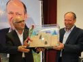 گزارش تصویری از اهداء جوایز  در همایش تجلیل از پرفسور علی اکبر جلالی چهره ماندگار شهرستان شاهرود 